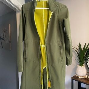 Size 6 Lululemon Rebel Rain Jacket